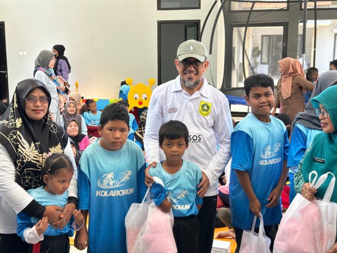 Tim Penggerak (TP) PKK Kabupaten Bogor menyalurkan bantuan sosial kepada lanjut usia (lansia) dan anak berkebutuhan khusus di Balai Kesejahteraan Sosial (BKS) Citeureup, Jumat (24/4/2026).