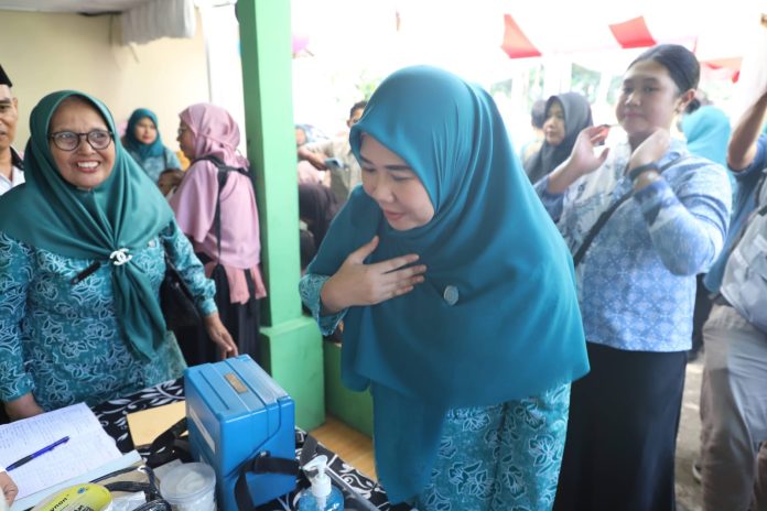 Ketua Tim Penggerak PKK sekaligus Ketua Tim Pembina Posyandu Kabupaten Bogor, Eva Rudy Susmanto, menegaskan bahwa transformasi Posyandu merupakan langkah strategis untuk mendekatkan layanan kepada masyarakat.