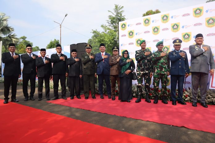 Bupati Bogor, Rudy Susmanto, menegaskan bahwa upaya memperbaiki kualitas bangsa harus dimulai dari ruang kelas.
