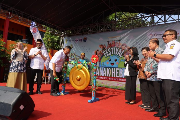 Mewakili Bupati Bogor, Sekretaris Daerah Kabupaten Bogor, Ajat Rochmat Jatnika, menegaskan bahwa kegiatan semacam ini memiliki peran strategis dalam membentuk generasi muda yang unggul dan berkarakter.
