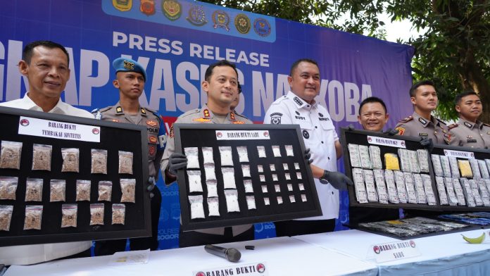 Rudy saat menghadiri konferensi pers pengungkapan kasus narkotika oleh Polres Bogor di Cibinong, Rabu (13/5/2026).